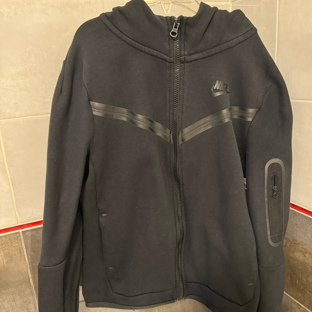 Nike Tech Boys Fleece / Big Kids size Large.
